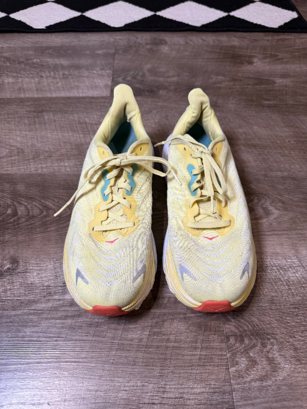 Hoka One One Womens Arahi 6 1123195 YPSC Yellow Running Shoes Sneakers Size 9.5B